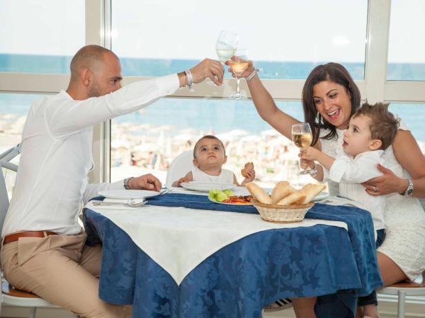 palacelidohotel it offerta-festa-della-mamma-hotel-lido-di-savio-con-piscina-riscaldata 013