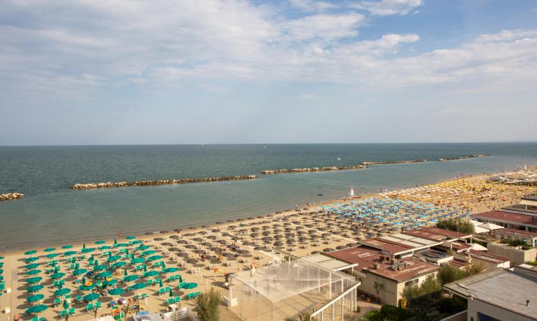 palacelidohotel it offerta-giugno-hotel-lido-di-savio-con-spiaggia-privata 004